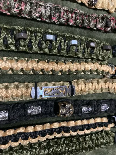 Pulseras de paracord hechas a mano - miniatura 1