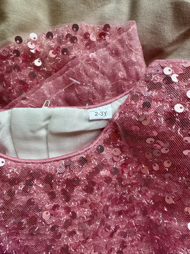 Vestido rosa con lentejuelas - 3
