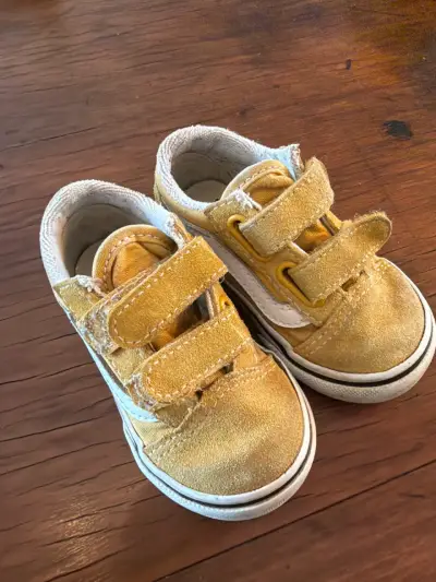 Zapatillas bebé VANS amarillas con velcro - miniatura 1