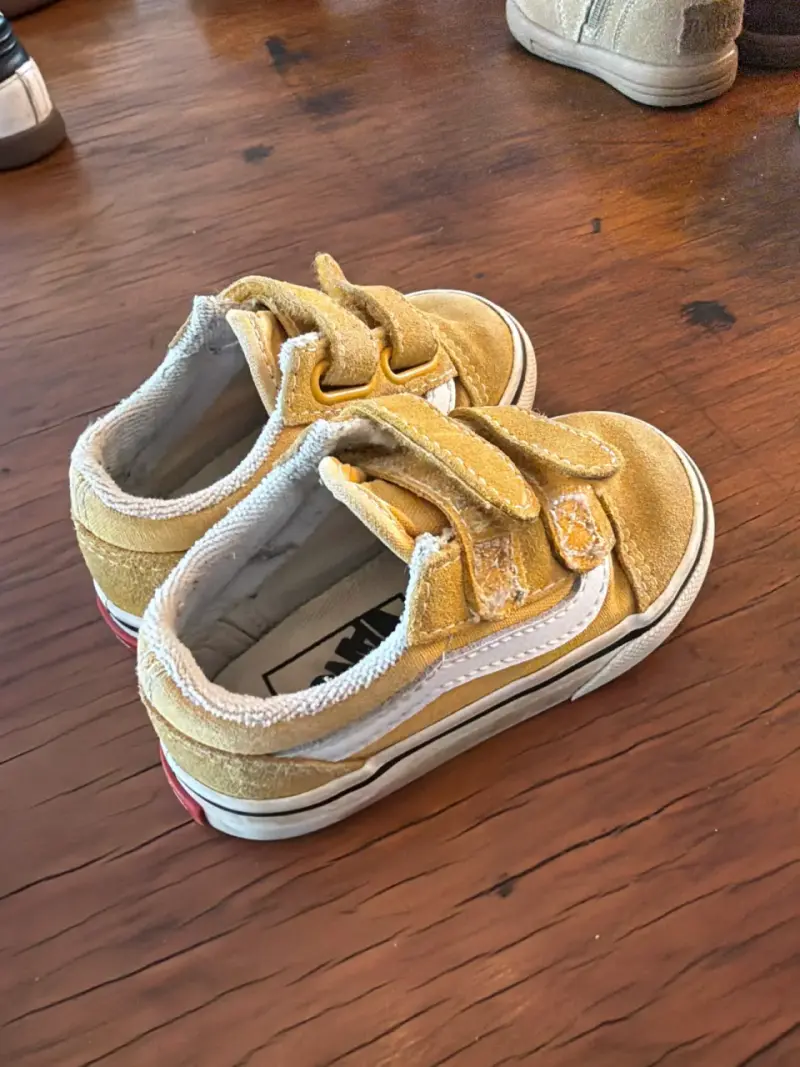 Zapatillas bebé VANS amarillas con velcro - 2