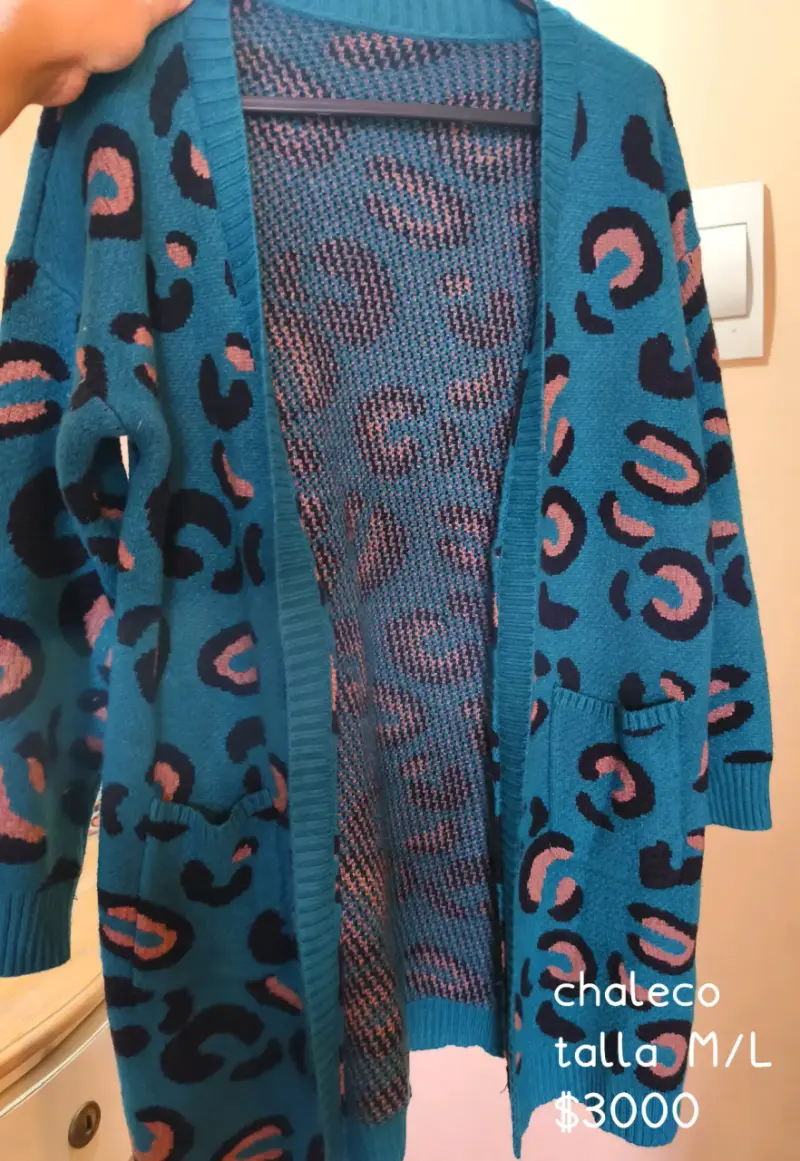 Chaleco azul con estampado