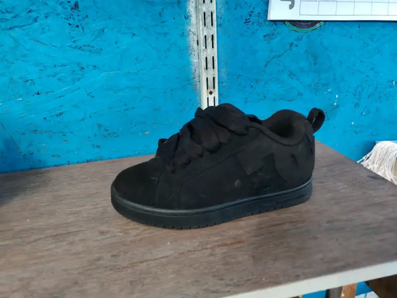 Zapatillas negras de gamuza - 1
