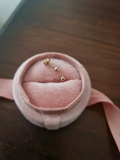 Aros abridores de oro en estuche rosa - miniatura 1
