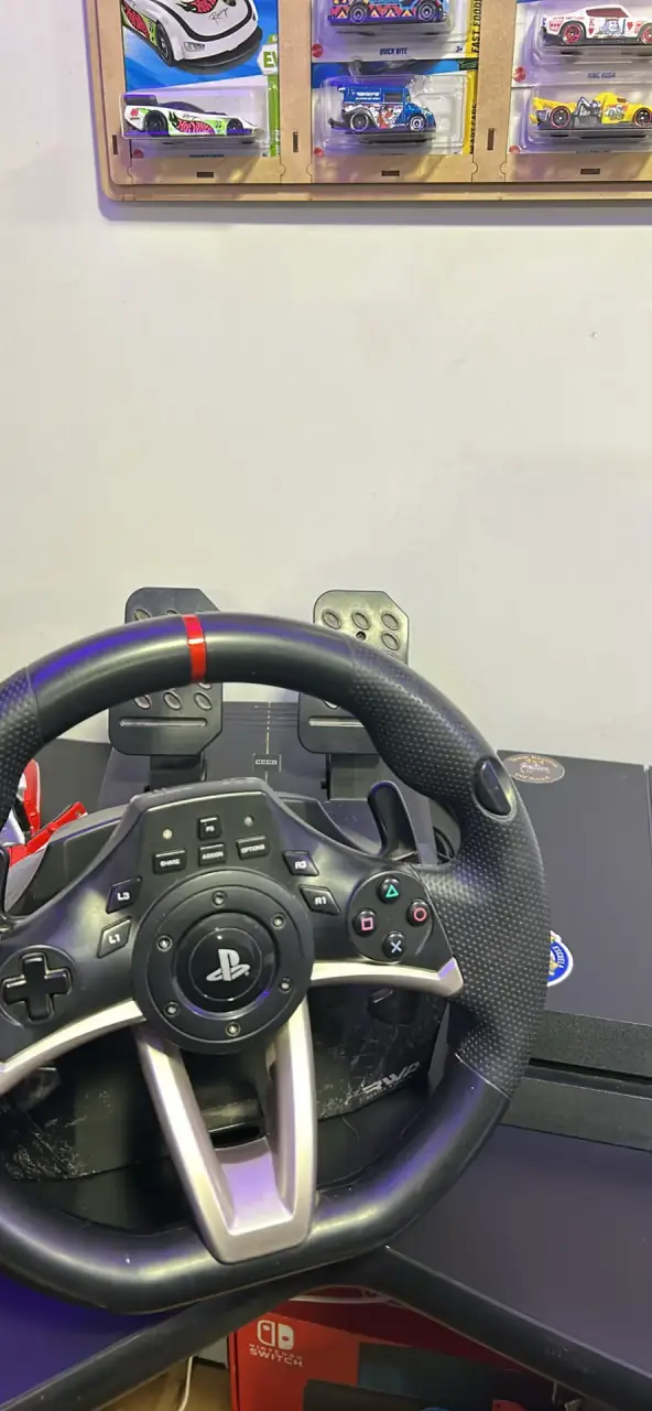 Consola PS4 con volante y juegos - 2