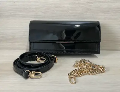 Cartera charol negra de mano - miniatura 1