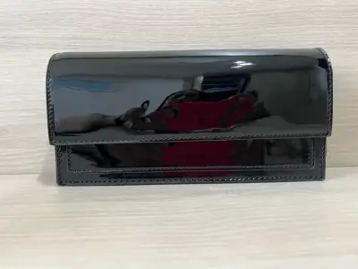 Cartera charol negra de mano - miniatura 2
