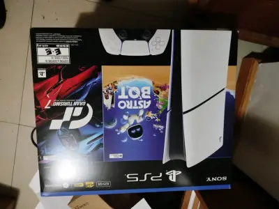 PS5 Slim digital con 2 juegos, NUEVA, CON BOLETA - miniatura 2