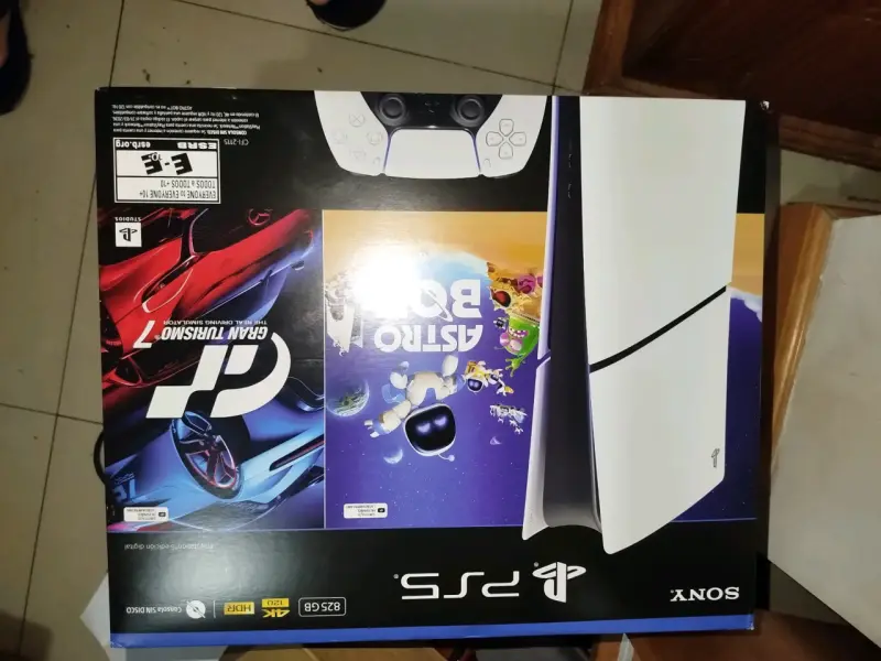 PS5 Slim digital con 2 juegos, NUEVA, CON BOLETA - 3