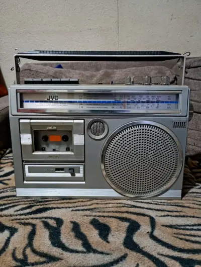 Radio cassette vintage JVC - miniatura 1