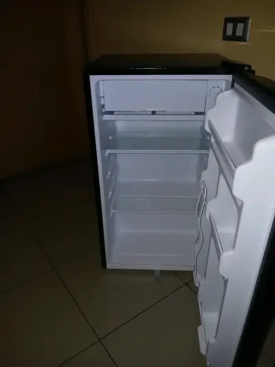 Mini Refrigerador portátil negro - miniatura 1