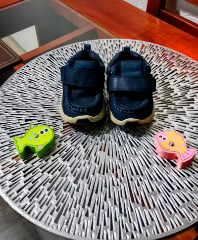 Zapatitos de niño diferentes marcas y n•18 y 19 - miniatura 3