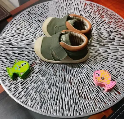 Zapatitos de niño diferentes marcas y n•18 y 19 - miniatura 4