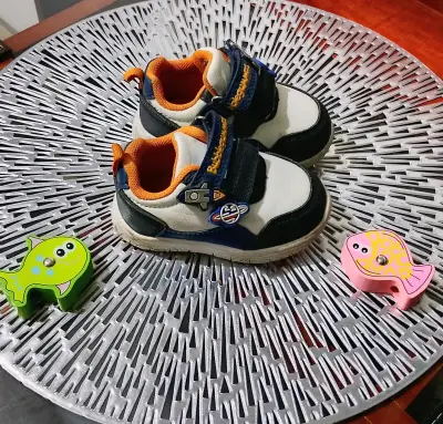 Zapatitos de niño diferentes marcas y n•18 y 19 - miniatura 5