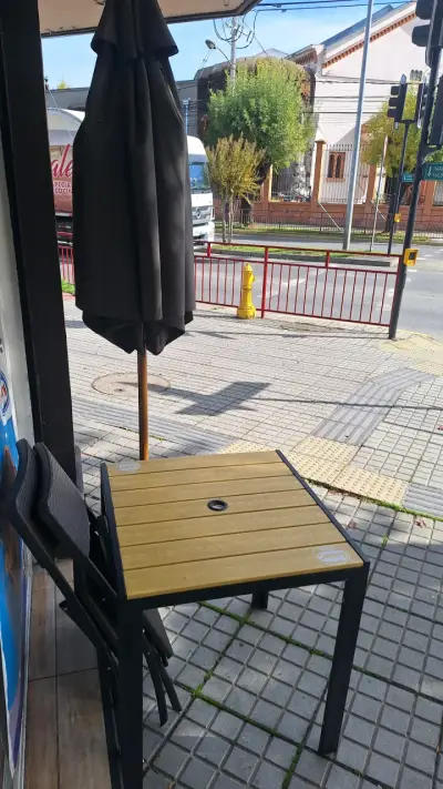 Set de mesa y sillas de exterior - miniatura 1