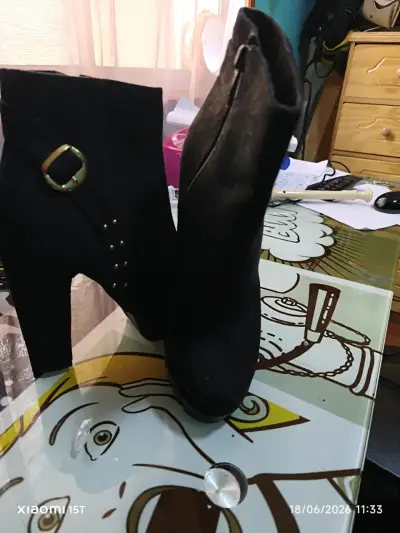 Botines negros con hebilla - miniatura 1