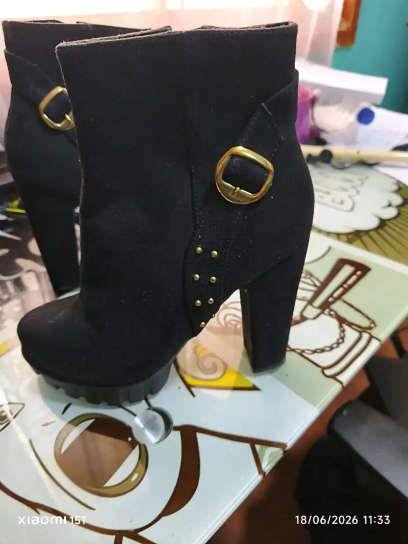 Botines negros con hebilla - 3