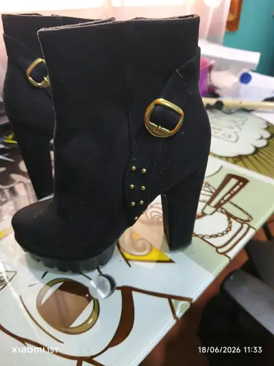 Botines negros con hebilla - miniatura 3
