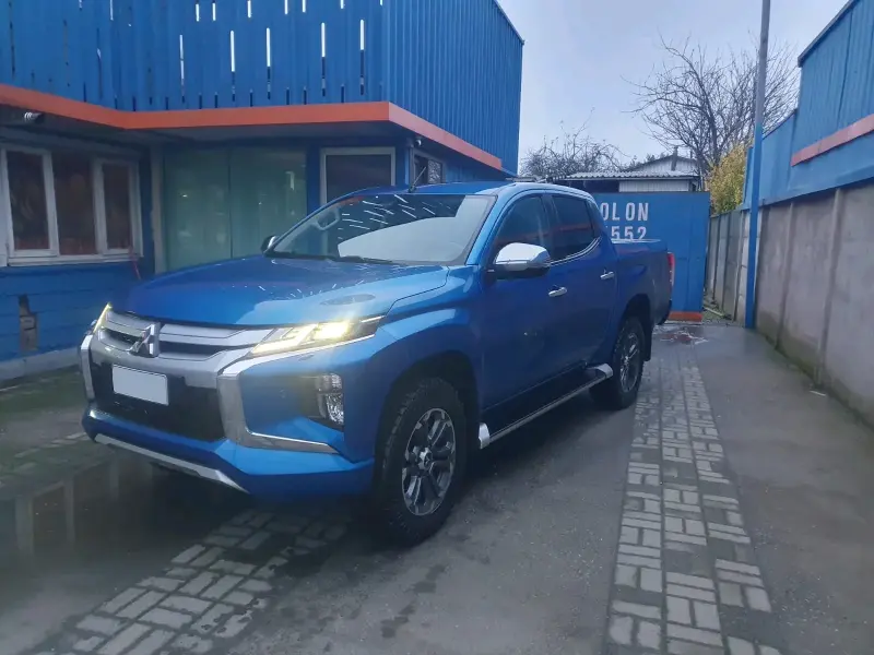 Pick-up Mitsubishi L200 azul - 2