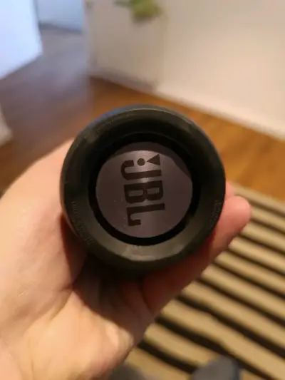 Parlante Bluetooth JBL negro - miniatura 2