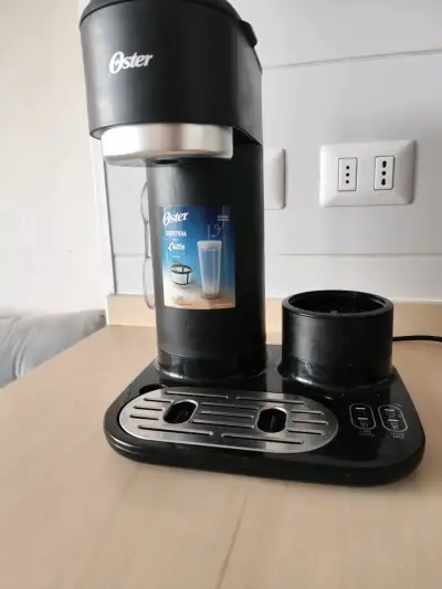 Cafetera Oster 4 en 1 negra - miniatura 1