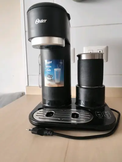 Cafetera Oster 4 en 1 negra - miniatura 2