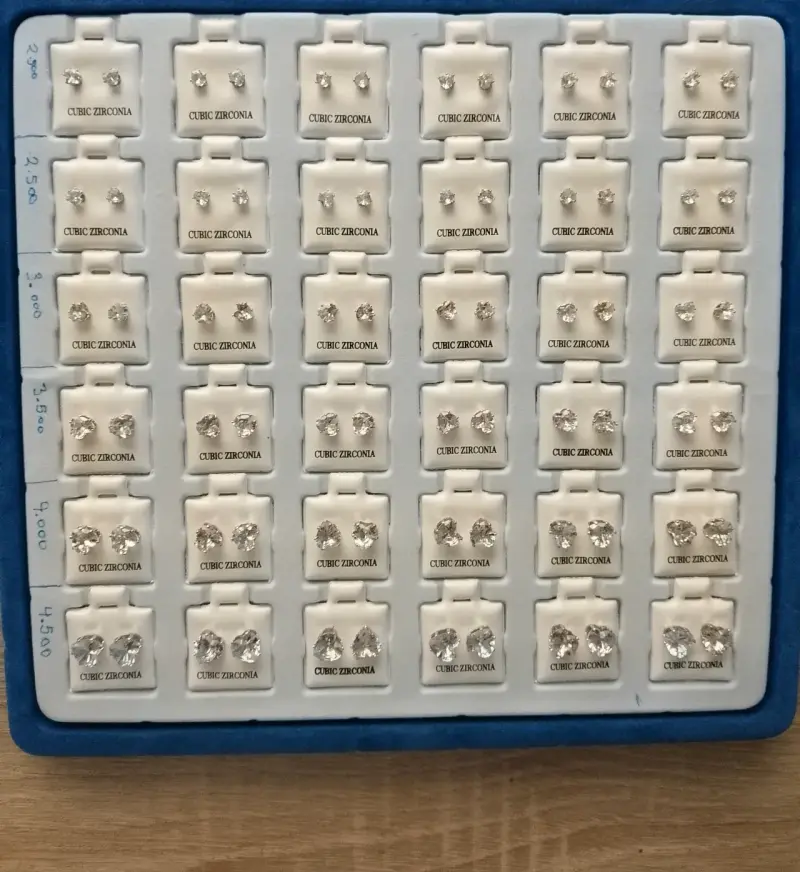 Aros de acero hipoalergénico 👌y circones - 1