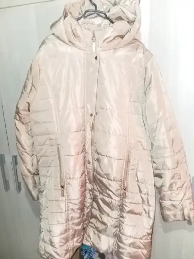 Parka beige acolchada con capucha - miniatura 1