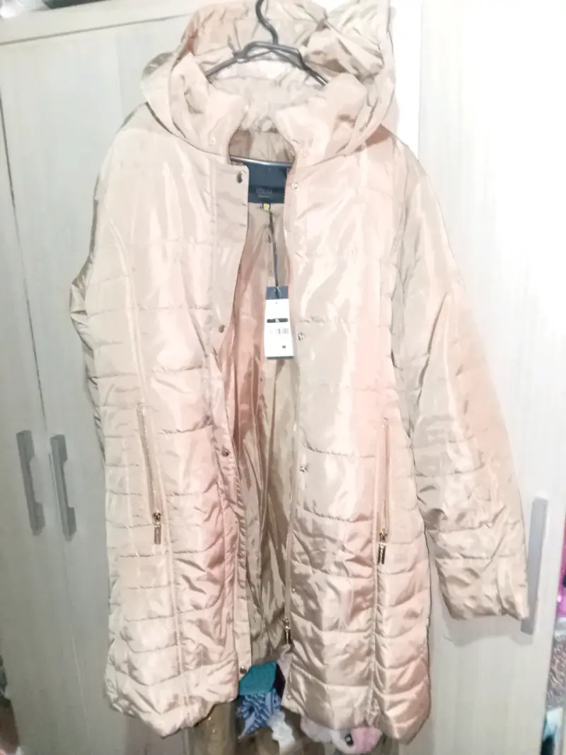 Parka beige acolchada con capucha - 4