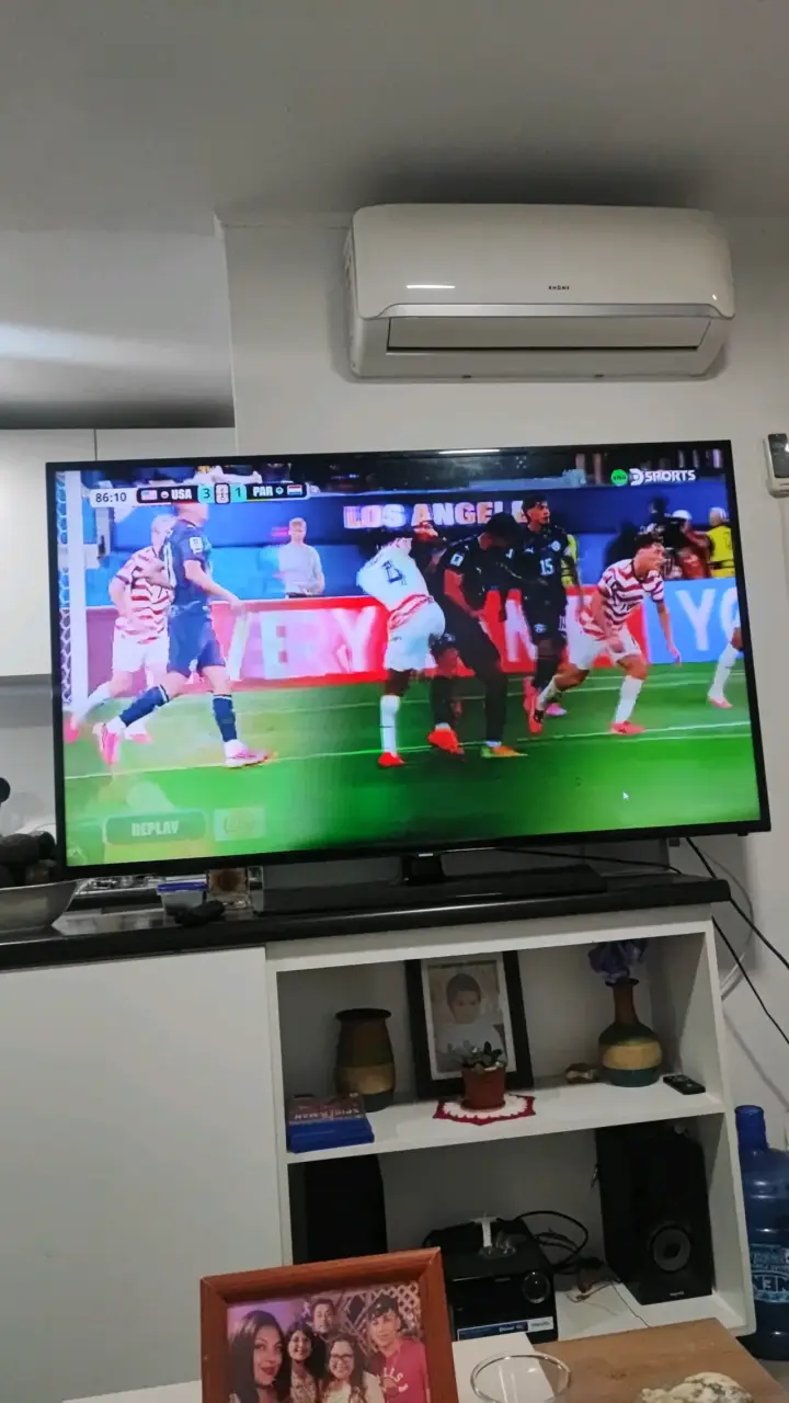 Televisor grande HD - 1