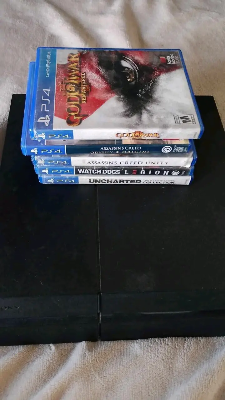Playstation 4 con sus juegos - 2