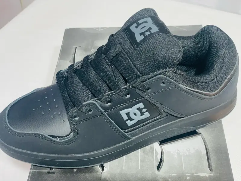 Zapatillas DC negras nuevas N39 - 3
