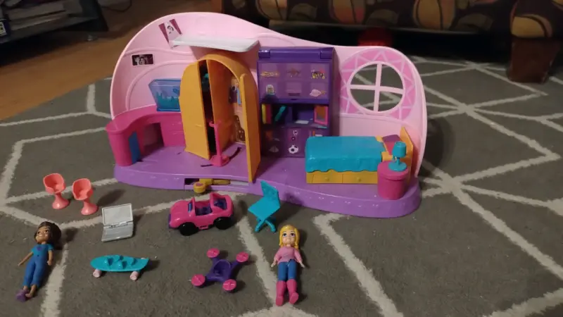 Set de muñecas con casa y accesorios