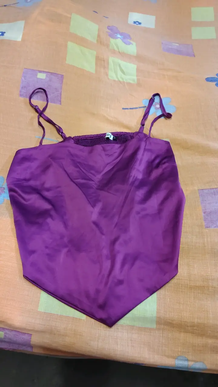 Top morado con tirantes