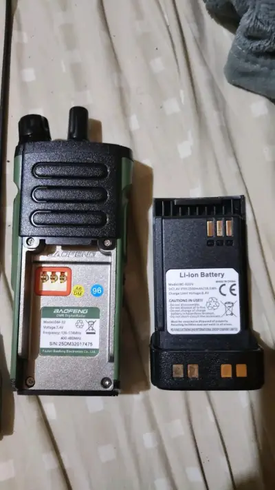 Radio portátil Baofeng DM-32 - miniatura 1