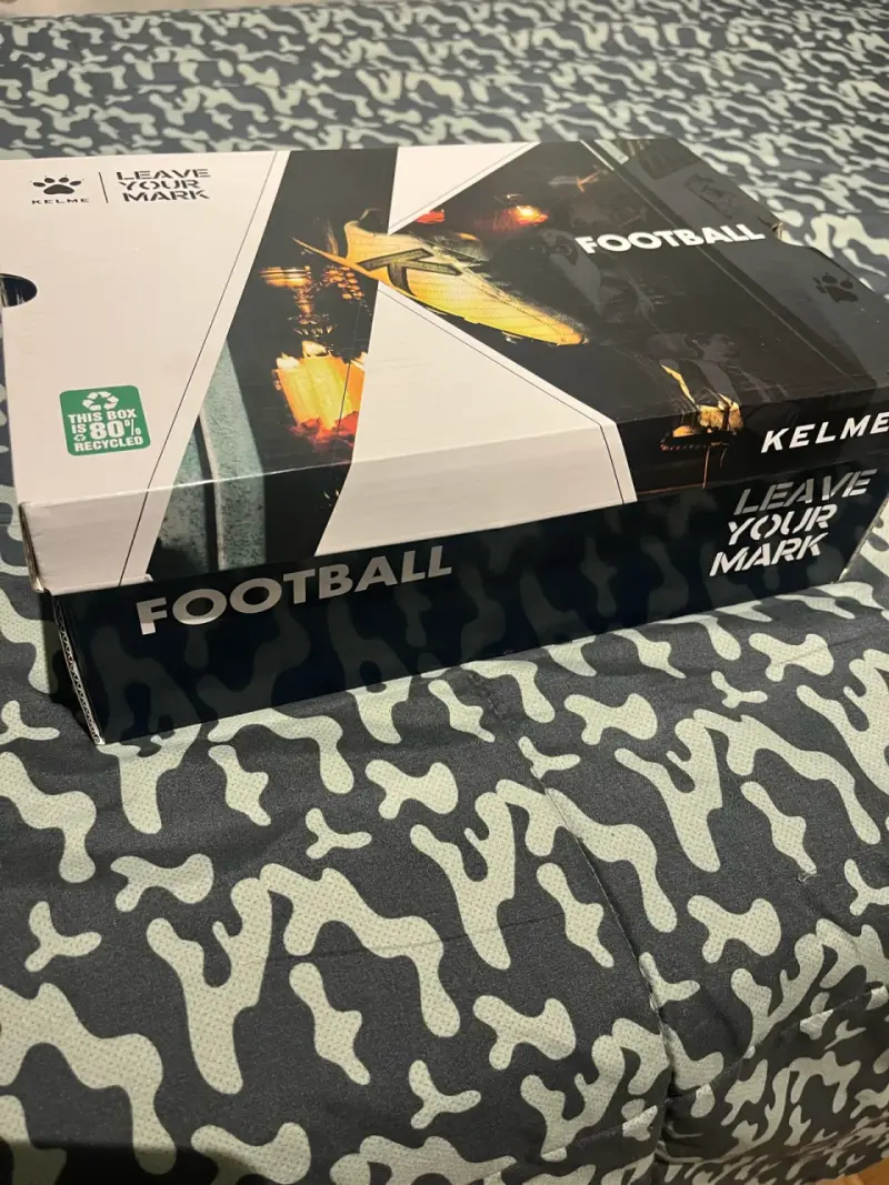 Zapatillas de fútbol Kelme nuevas - 1