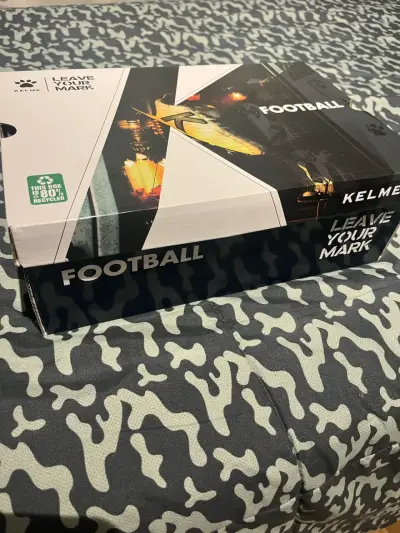 Zapatillas de fútbol Kelme nuevas - miniatura 1