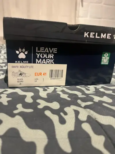 Zapatillas de fútbol Kelme nuevas - miniatura 2