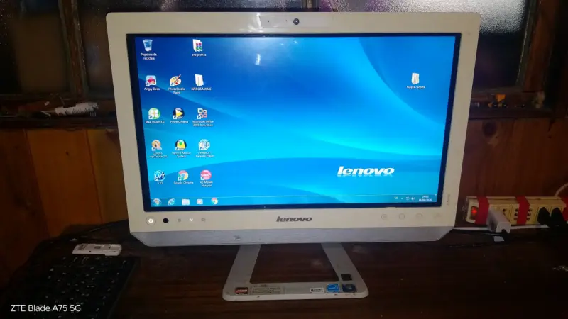 Monitor Lenovo todo-en-uno - 1