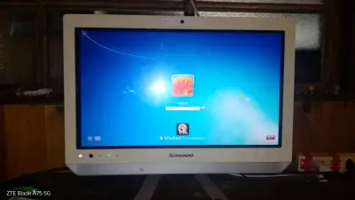 Monitor Lenovo todo-en-uno - miniatura 2