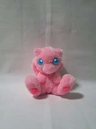 Mew hecho con pompones de lana - miniatura 1