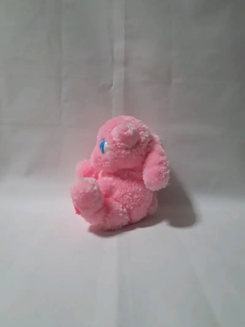 Mew hecho con pompones de lana - 2
