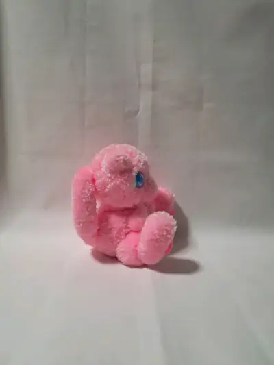 Mew hecho con pompones de lana - miniatura 4
