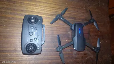 Drone con control remoto - miniatura 2