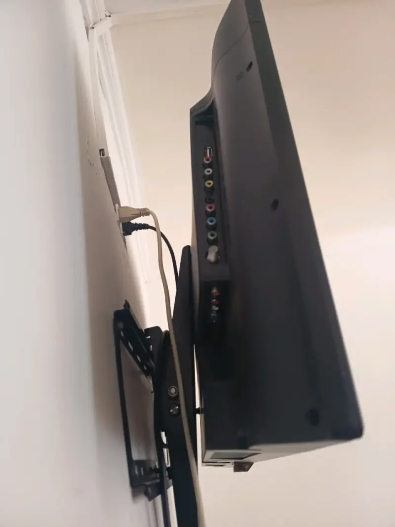 Televisor AOC con soporte 32p - 2