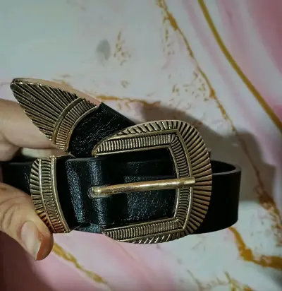 Cinturón negro con hebilla metálica - miniatura 5