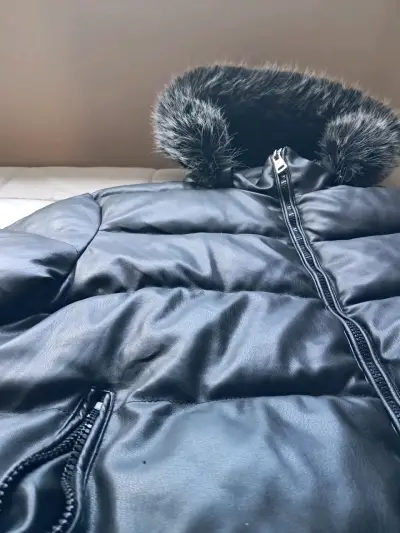 Chaqueta negra puffer acolchada - miniatura 3