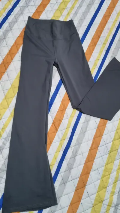 Jeans azul con desgastes - miniatura 4
