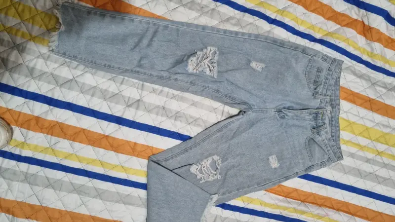 Jeans azul con desgastes - 5