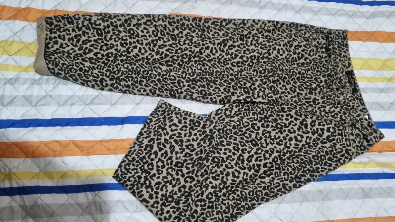 Jeans azul con desgastes - 6