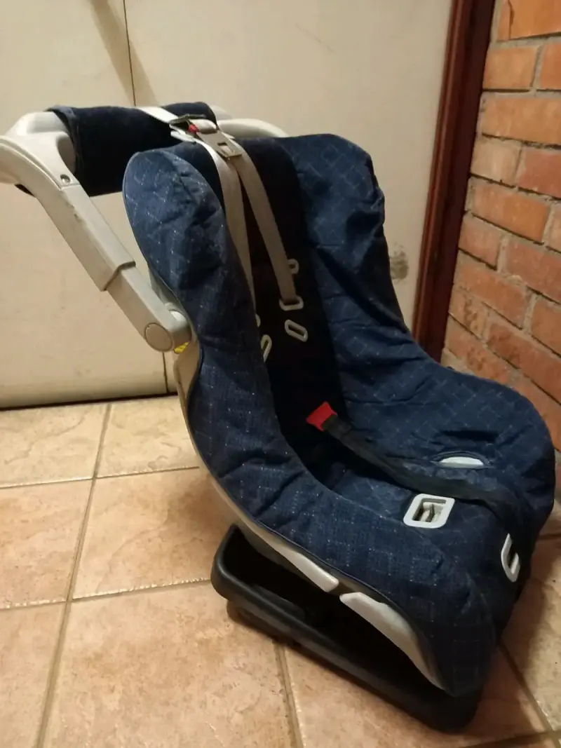 Silla de auto infantil azul - 1